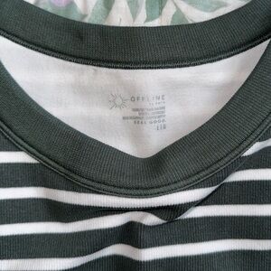Brand New Without Tags American Eagle Very Stretcy Crop Top Size zero Large